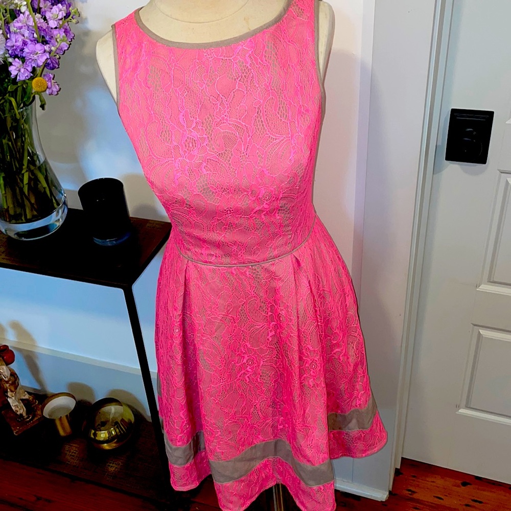 Jessica Simpson Neon Pink & Tan Lace Sleeveless Dress With Pockets